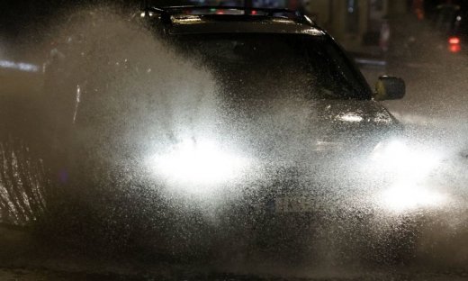 Η Ελλάδα στο έλεος του Byron – Πλημμύρες, κλειστά σχολεία και μηνύματα από το «112»