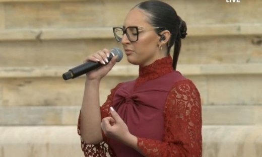 Τελετή Παράδοσης Ολυμπιακής Φλόγας: Η Klavdia τραγούδησε την «Αστερομάτα» στο Καλλιμάρμαρο