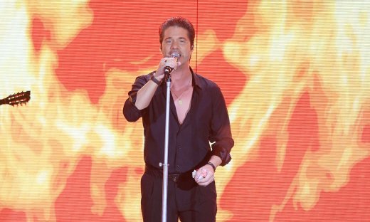 Νίκος Οικονομόπουλος: Μια βραδιά γεμάτη μουσική και λαμπερές παρουσίες