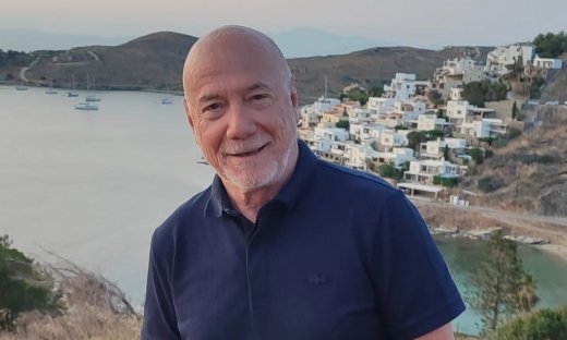 Μένιος Σακελλαρόπουλος: Πριν από κάθε βιβλίο προηγείται έρευνα μηνών που είναι εξονυχιστική