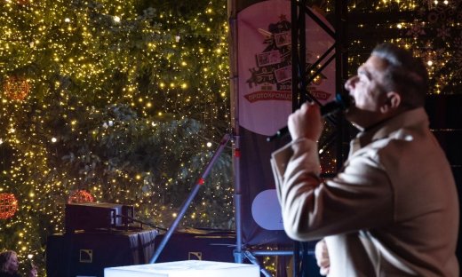 Χριστουγεννιάτικη μαγεία στην πλατεία Αριστοτέλους με τον Αντώνη Ρέμο