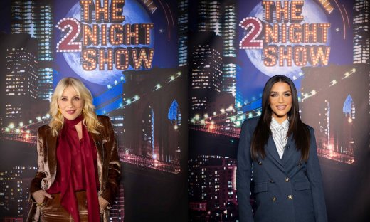 The 2Night Show: Η περούκα που φύλαγε 20 χρόνια η Σμαράγδα & ο έρωτας στη ζωή της Ιουλίας Καλλιμάνη
