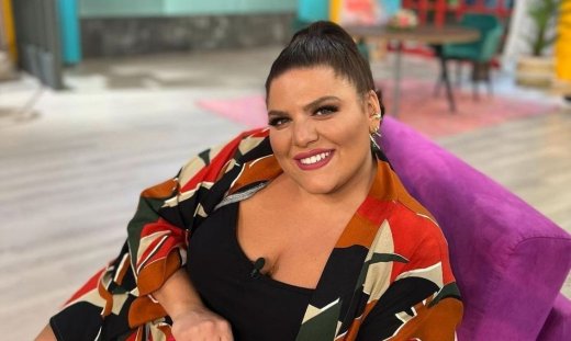 Δανάη Μπάρκα: «Ακούτε την τηλεοπτική μου επιστροφή; Εγώ δεν την ακούω»