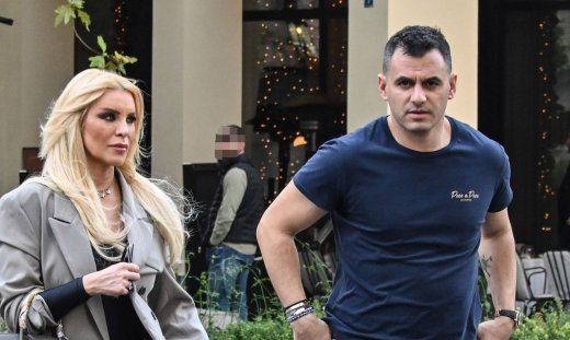 Καινούργιου – Κουτσουμπής: Η βόλτα στη Βουκουρεστίου και το pregnancy look της Κατερίνας