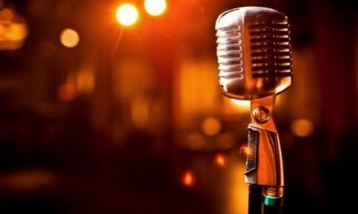 «Έχω φωνή, όχι οδηγίες», έγραψε ο άνδρας που ετοιμάζεται να καταγγείλει τον πασίγνωστο τραγουδιστή