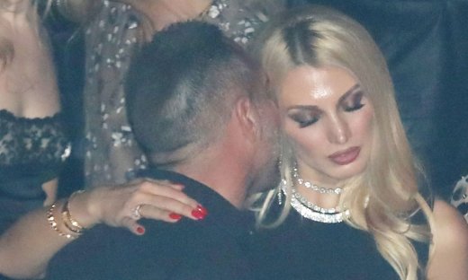 Κωνσταντίνα Σπυροπούλου- Βασίλης Σταθοκωστόπουλος: Ερωτευμένοι και αγκαλιασμένοι σε νυχτερινή έξοδο