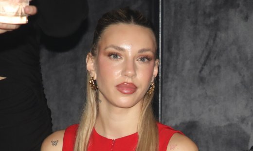 Γαρυφαλλιά Καληφώνη: Στο Nox για τον Χρήστο Μάστορα - Η εντυπωσιακή εμφάνιση με κόκκινο φόρεμα!