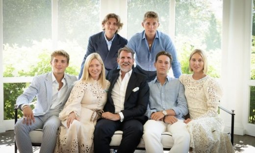 Παύλος Ντε Γκρες & Μαρί Σαντάλ: Η οικογενειακή φωτογραφία που μοιράστηκαν για τα Χριστούγεννα!