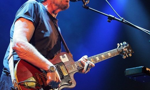 Έφυγε από τη ζωή πασίγνωστος τραγουδιστής - Η ανακοίνωση της οικογένειας