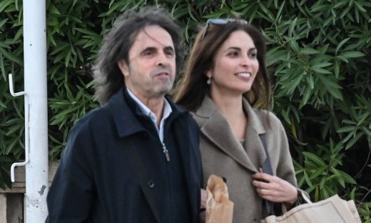 Σοφία Μαρή: Η γυναίκα που στέκεται αθόρυβα στο πλευρό του Βασίλη Λέκκα–Σπάνια κοινή δημόσια εμφάνιση