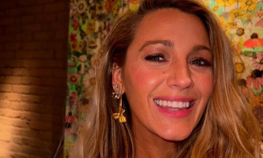 Η Μπλέικ Λάιβλι ανοίγει το σπίτι της! Το απίθανο γιορτινό σαλόνι της