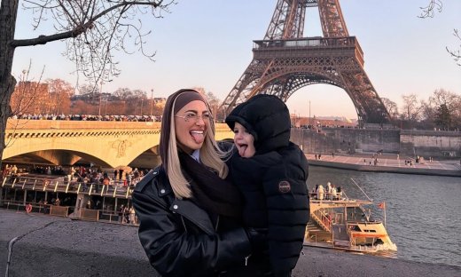 Ιωάννα Τούνη: Χριστουγεννιάτικες στιγμές στο Παρίσι με τον γιο της, Πάρη