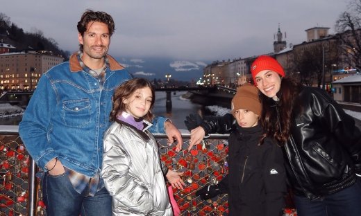 Καράβας-Ψαρρού: Ονειρεμένες οικογενειακές στιγμές στο χιονισμένο Σάλσμπουργκ της Αυστρίας