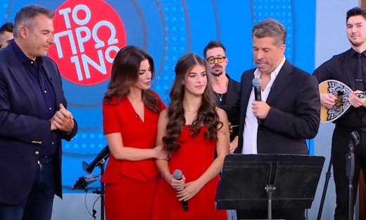 Λιόνα Βαρθακούρη: Έκανε το μουσικό ντεμπούτο της στο πλευρό του πατέρα της - Βούρκωσε η Αντελίνα