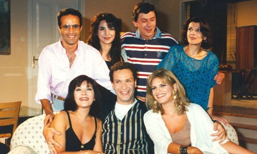 «Εμείς κι εμείς»: Η viral πρόβλεψη της "Αντωνίας" για το 2026 & η πρώτη αντίδραση του σεναριογράφου