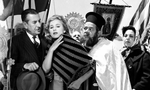 Τα Θεοφάνια της Μανταλένας - Όταν η Αλίκη έπιασε τον Σταυρό στην Αντίπαρο μέσα στο καλοκαίρι