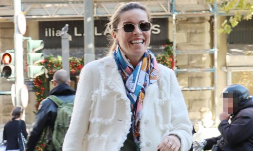 Μαριέττα Χρουσαλά: Κομψή και με χαμόγελο στους δρόμους της Αθήνας