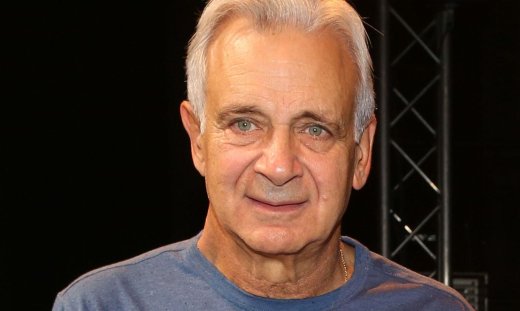 Αντωνόπουλος: Με συμπαθούν πάρα πολύ οι νέοι. Και όχι ως τοτέμ, ως μούμια. Ως δικό τους άνθρωπο