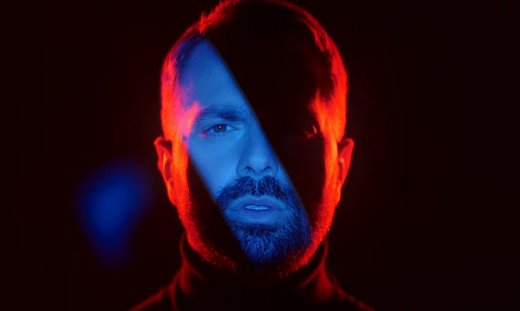 Ηλίας Βρεττός: Mε την κόρη της Υρώς Μανέ στο νέο του video clip