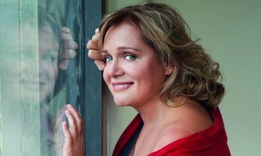 Μαρία Καβογιάννη: Το βίντεο έξω από το σπίτι της στον Βύρωνα θυμίζει κινηματογραφική ταινία