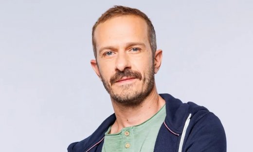 Μπαμπά σ’ αγαπώ – Μιχάλης Βαλάσογλου: Οι σπουδές, η καριέρα και ο ρόλος στη νέα σειρά του Alpha