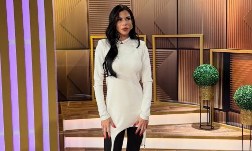 Δάφνη Καραβοκύρη: Η συγκλονιστική εξομολόγηση για τη μητέρα της – «Από τα 14, την ξαναβρήκα στα 35»