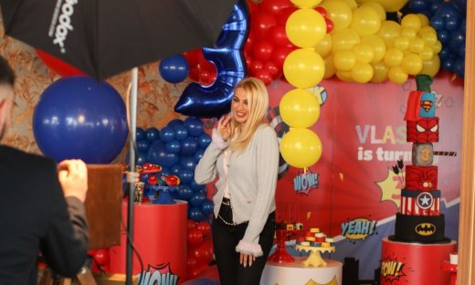 Σπυροπούλου: Το φωτογραφικό άλμπουμ από τα γενέθλια του γιου της–Οι super ήρωες & η πολυώροφη τούρτα