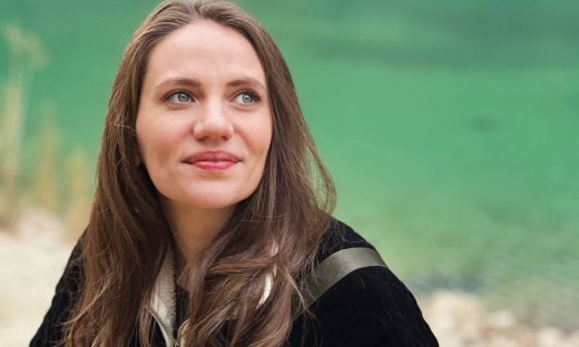 Φωτεινή Παπαθεοδώρου: «Θέλω να δοκιμάζω πράγματα που με βγάζουν από τη ζώνη άνεσής μου»