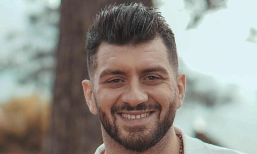 Πιλάτος Κουνατίδης: Εντυπωσιάζει το νέο του single με τίτλο «Μαζί σου να ρισκάρω»