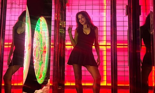 Παπουτσάκη: Το πάρτι έκπληξη των φίλων της για τα γενέθλιά της σε... Disco!