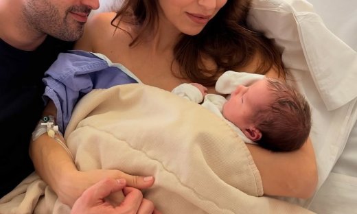 Έγινε μητέρα για τρίτη φορά η γνωστή ηθοποιός-Η πρώτη φωτό αγκαλιά με τη νεογέννητη κόρη της