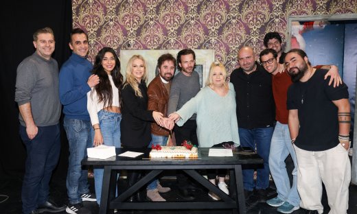 Όλα... Λάθος: Εορταστικό κλίμα στο θέατρο Αλέκος Αλεξανδράκης για την κοπή της πίτας