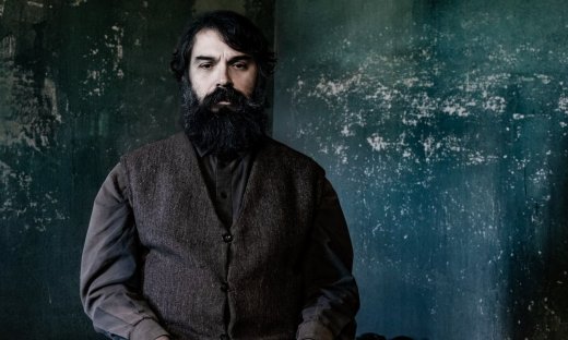 Γιώργος Στάμος: Ποιος είναι ο Σπύρος Αχάτης της σειράς Οι ΑΘώοι- Η ηλικία και οι πολλές συνεργασίες