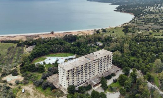 Όπου υπάρχει Ελλάδα: Πολυτελείς κατοικίες, τεράστιες επενδύσεις και... διασημότητες