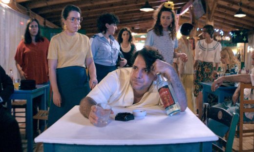 Το παιδί: Περνάει στην... επόμενη τάξη αφού πήρε το πράσινο φως για του χρόνου από την ΕΡΤ