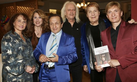 «Το ελληνικό θέατρο τραγουδά»: Η παρουσίαση λευκώματος και μια βραδιά προσφοράς για το ΤΑΣΕΗ