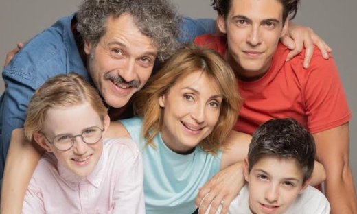 Τρομεροί γονείς: Η Δρ. Αντωνίου - Σμαράγδα Καρύδη εισβάλλει στην οικογένεια, κρύβοντας ένα μυστικό