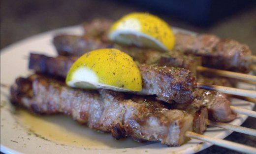 «Όπου Υπάρχει Ελλάδα»: Τσικνοπέμπτη στη Λιβαδειά με τη Γωγώ Τσαμπά