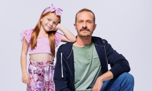 Μπαμπά σ’ αγαπώ – Βαλάσογλου: Για το παιδί δεν υπάρχει σετ αλλά ένας τεράστιος παιχνιδότοπος