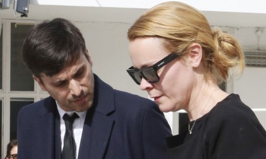 Συγκλονίζει ο επικήδειος της Λένας Παπαληγούρα - «Έφυγε κρατώντας το χέρι της συντρόφου του»