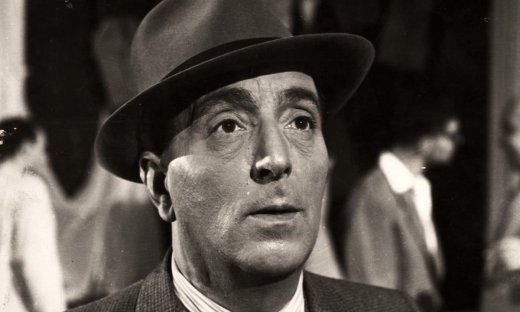 Η εικόνα του νεκρού Βασίλη Λογοθετίδη «στοιχειώνει» το διαδίκτυο - Το σπάνιο καρέ από την κηδεία του