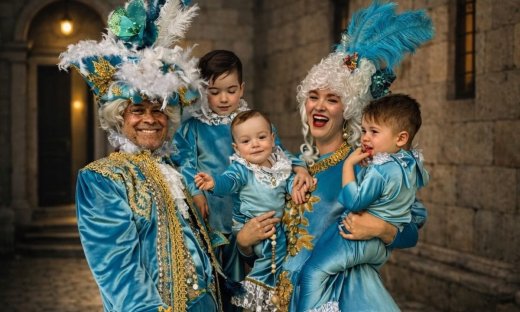 Χριστόπουλος: Η οικογένεια σε παραμυθένιο καρναβάλι! Εντυπωσίασαν στις «Βενετσιάνες του Πόντε»