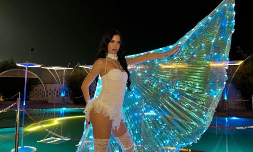 Μαρία Χολίδου: Η αυτοκράτειρα του unfollow και το βασίλειο της μικρής λίστας