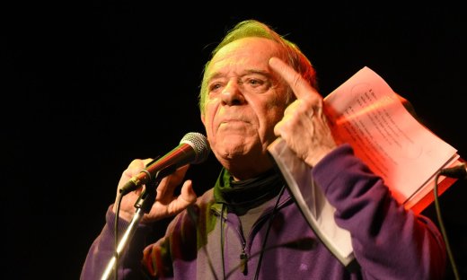 Ηλίας Λογοθέτης: Η σοκαριστική ιστορία των παιδικών του χρόνων και η αγάπη για το σανίδι