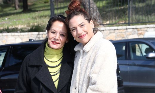 Λίλα Καφαντάρη: Με την κόρη της, Ηλιάνα στο γάμο της βαφτιστήρας της Μπάγιας Αντωνοπούλου