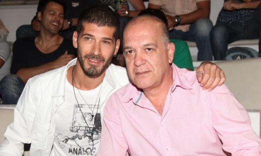 Δημήτρης Γούναρης: Εγκλωβισμένος στο Ομάν ο γιος του μουσικοσυνθέτη: «Δεν έχουμε καμία ενημέρωση»