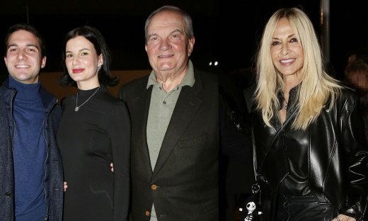 Αλίκη Καραμανλή: Η κόρη του πρώην πρωθυπουργού ξανά σε σκηνή θεάτρου, με τη Βίσση να την απολαμβάνει