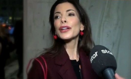 Αντελίνα Βαρθακούρη: «Φιλάκια, γεια σας!» - Την τσάκωσαν οι κάμερες και αποχώρησε άρον άρον