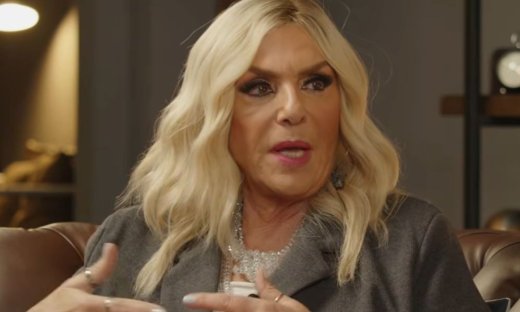 Δάφνη Μπόκοτα: «Στην ΕΡΤ τα έκανα όλα μόνη μου. Από τα κείμενα μέχρι μακιγιάζ, μαλλιά...»