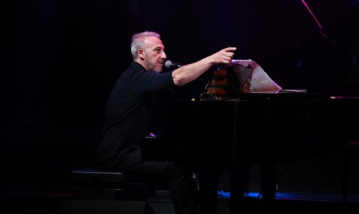 Μίνως Μάτσας: Μαγικό φινάλε στο Vox με λαμπερούς καλεσμένους